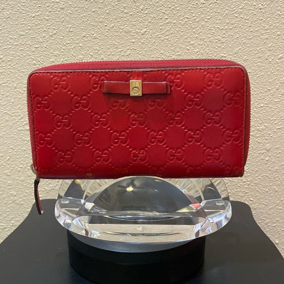 Beautiful red Gucci Guccissima bow zip wallet. ❤️ - Picture 1 of 12